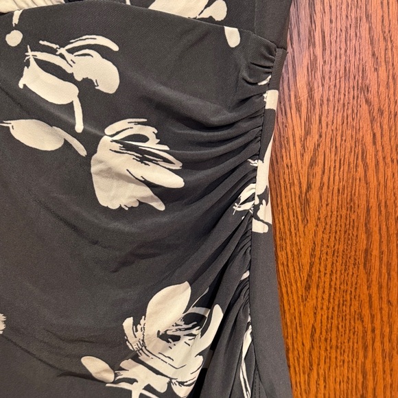 Ralph Lauren Gray and Cream Floral Dress with cinched draping on side/ Like New! - Picture 4 of 6